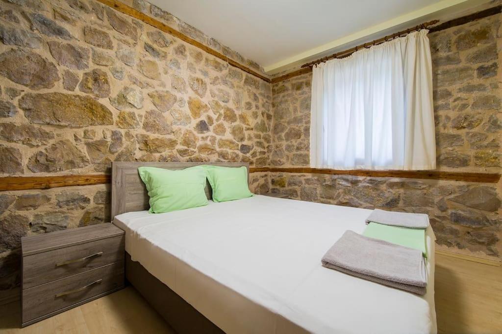 Petrini Spiti Villa ปีร์กาดิเกีย ภายนอก รูปภาพ
