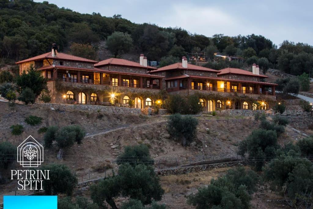 Petrini Spiti Villa ปีร์กาดิเกีย ภายนอก รูปภาพ