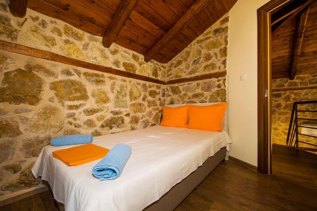 Petrini Spiti Villa ปีร์กาดิเกีย ภายนอก รูปภาพ