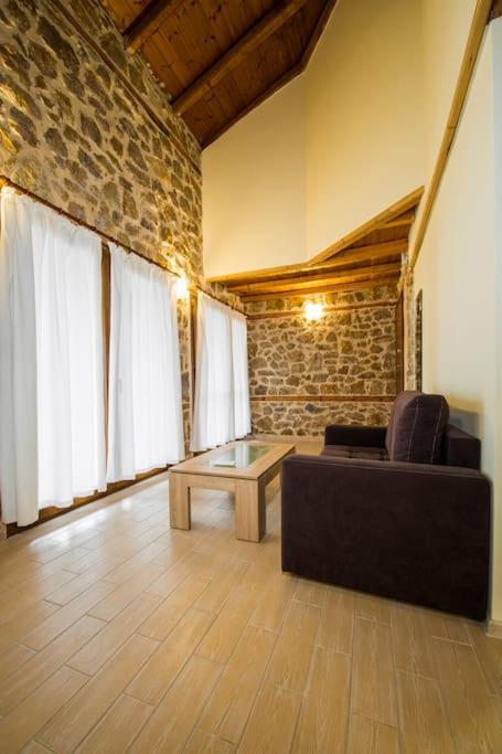 Petrini Spiti Villa ปีร์กาดิเกีย ภายนอก รูปภาพ