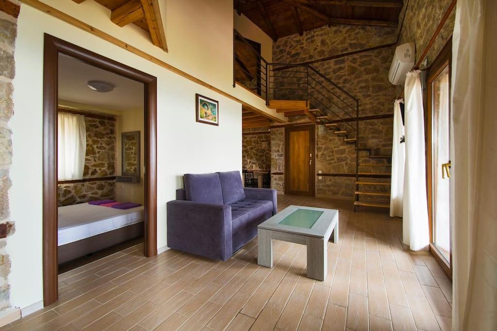 Petrini Spiti Villa ปีร์กาดิเกีย ภายนอก รูปภาพ