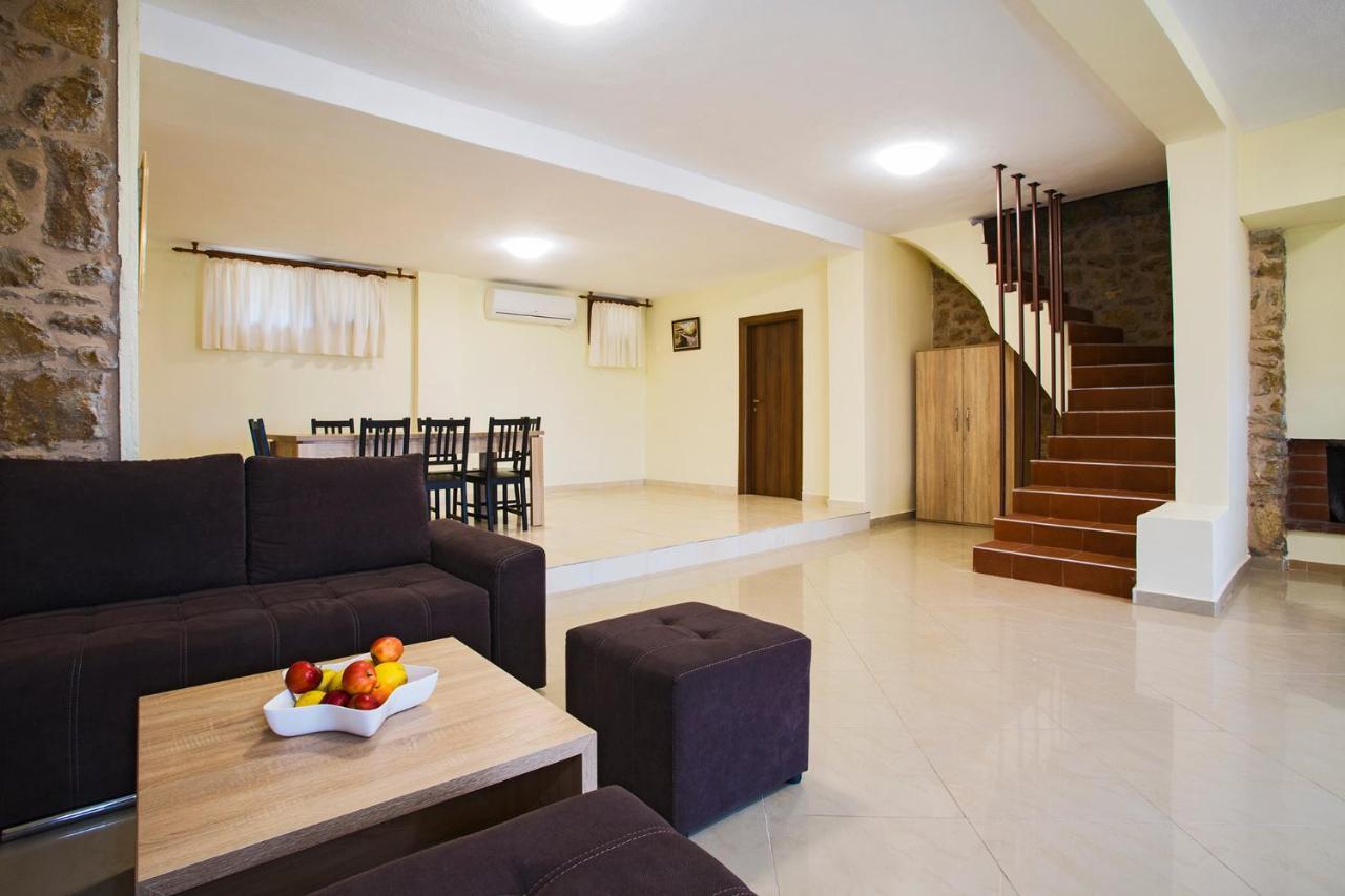 Petrini Spiti Villa ปีร์กาดิเกีย ภายนอก รูปภาพ