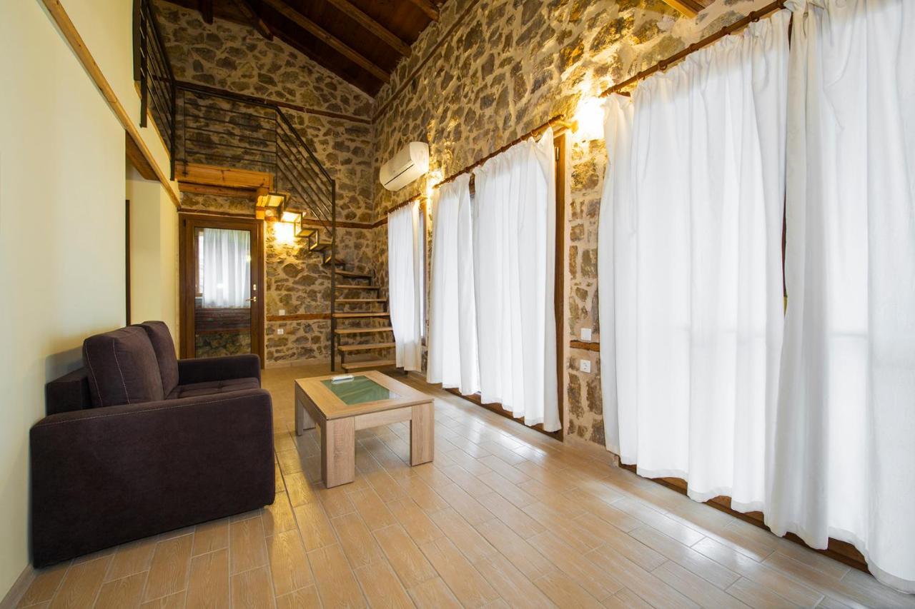 Petrini Spiti Villa ปีร์กาดิเกีย ภายนอก รูปภาพ