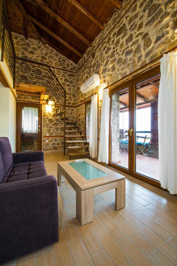 Petrini Spiti Villa ปีร์กาดิเกีย ภายนอก รูปภาพ
