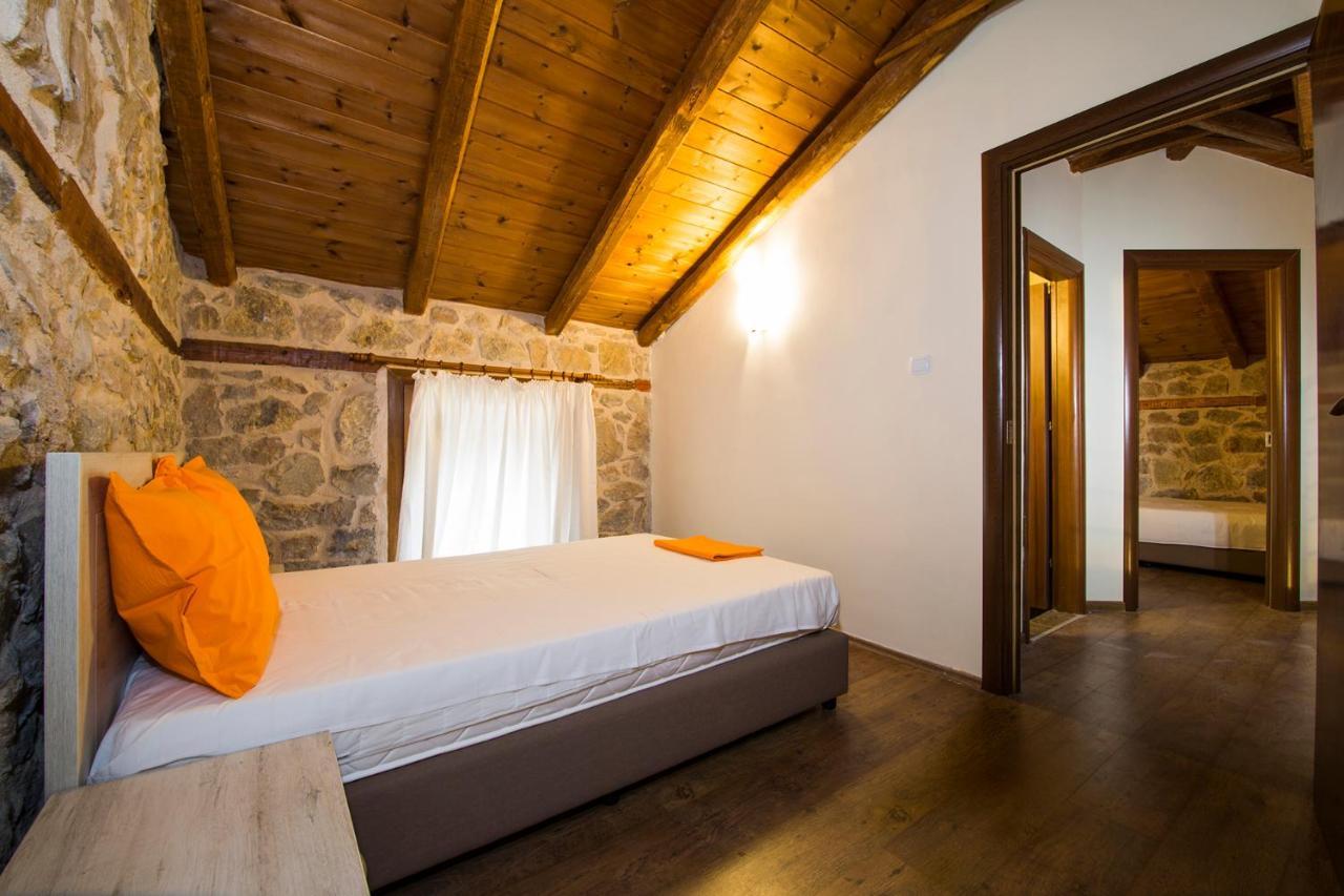 Petrini Spiti Villa ปีร์กาดิเกีย ภายนอก รูปภาพ