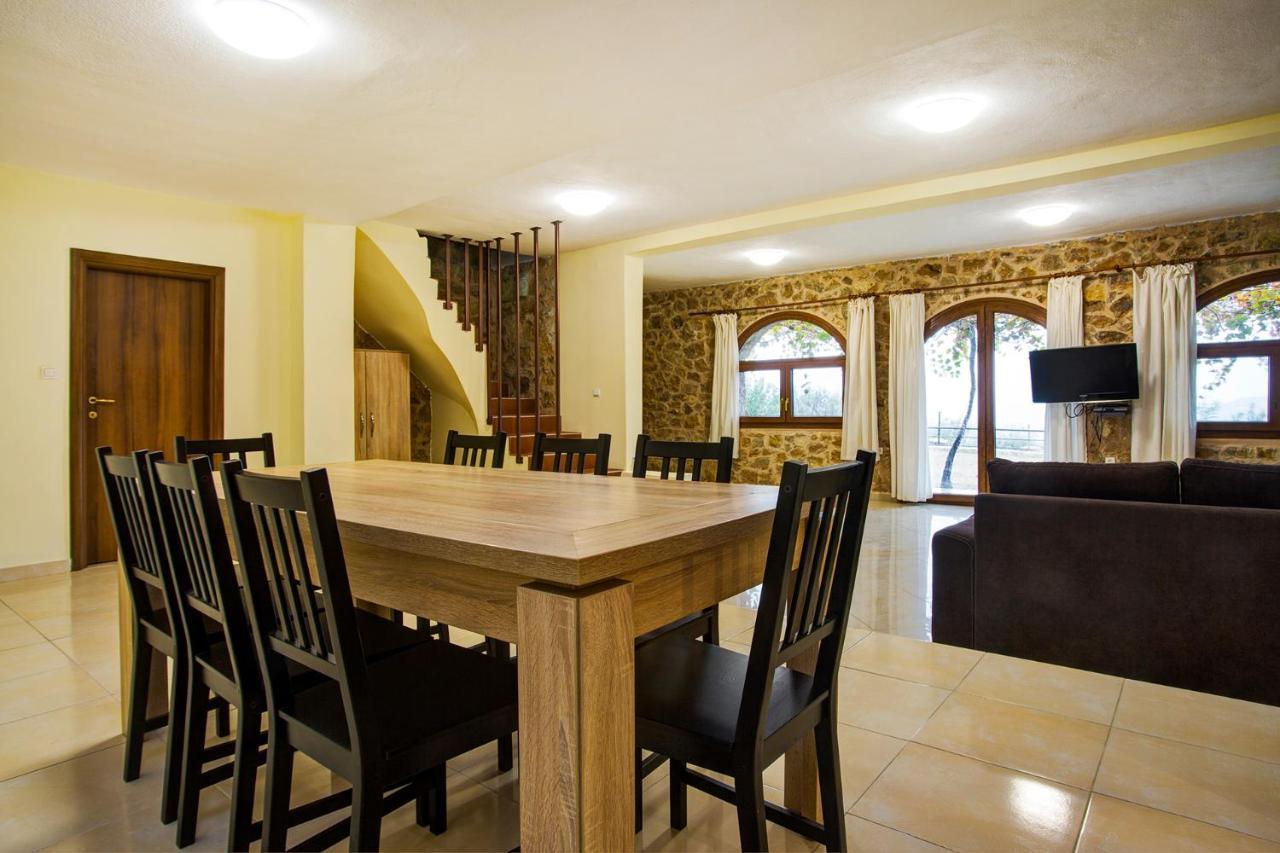 Petrini Spiti Villa ปีร์กาดิเกีย ภายนอก รูปภาพ