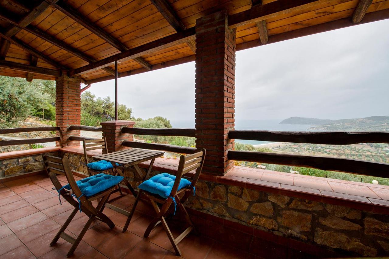 Petrini Spiti Villa ปีร์กาดิเกีย ภายนอก รูปภาพ