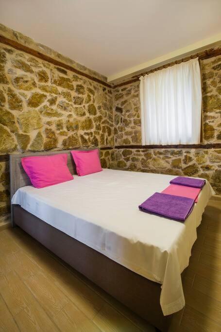 Petrini Spiti Villa ปีร์กาดิเกีย ภายนอก รูปภาพ
