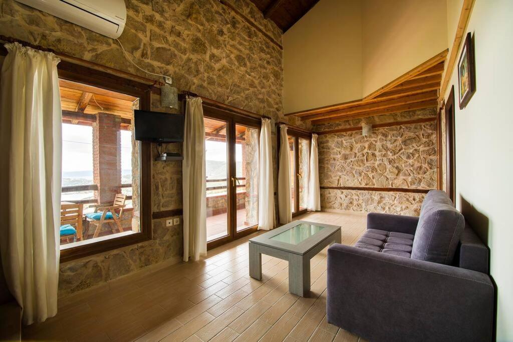 Petrini Spiti Villa ปีร์กาดิเกีย ภายนอก รูปภาพ